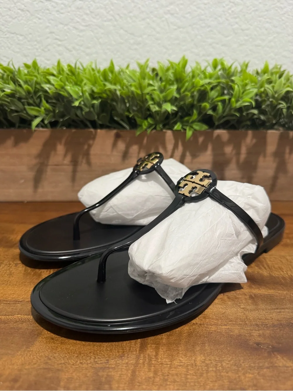 Tory Burch Mini Miller Jelly Thong Sandals Black Gold 166808 Womens Size 10